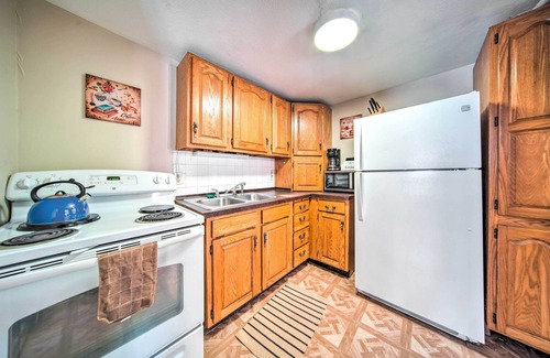 Eastlake Casa | Eastlake Home w/ Patio < 1 Mi to Lake Erie!