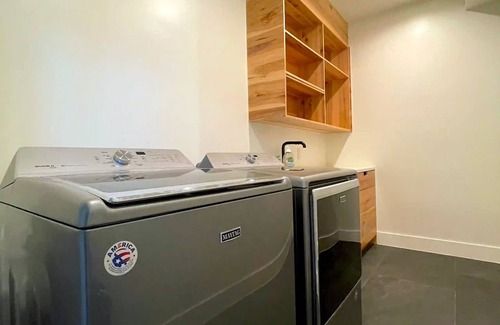 Parker Lane Casa | Eastside Mansion Pool Rainey St 7 min Drive
