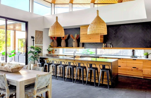 Parker Lane Casa | Eastside Mansion with Pool—7 Mins to Rainey Street