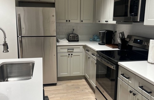 Tupelo Apartamento | Easy walk to restaurants, coffee and ice cream shops, retail shopping, and more!