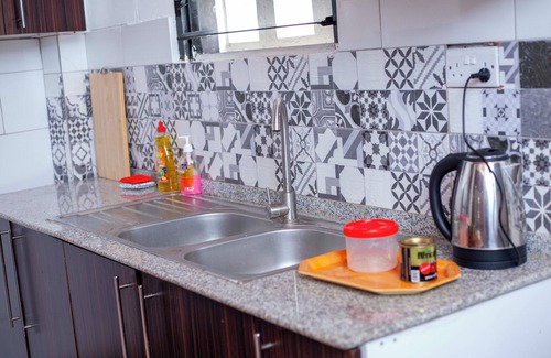 Mbezi Beach Casa | EAZY BREEZY BACKPACKERS 3 Bedrooms House