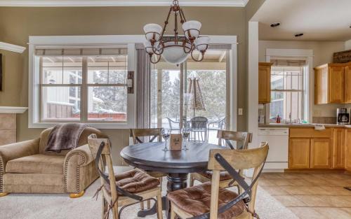Redmond Casa | Eazy Inn at Eagle Crest - Meredith Lodging