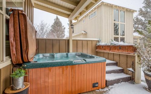 Redmond Casa | Eazy Inn at Eagle Crest - Meredith Lodging