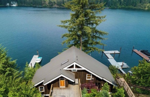 Coeur d'Alene Casa | Echo Bay Lodge – A Unique Lakeside Retreat, Perfect for Families!