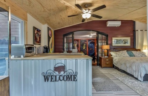 Chapel Hill Casa | Eclectic Forest View Efficiency in Quiet Chapel Hill Neighborhood