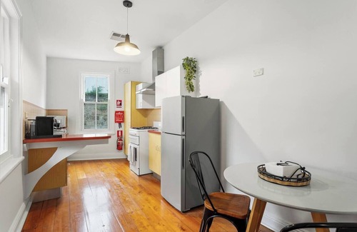 Millers Point Apartamento | Eclectic Heritage Comfort with Terrace and Views