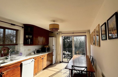 Haslemere Casa | Eclectic Hilltop House · Panoramic Views of the South Downs