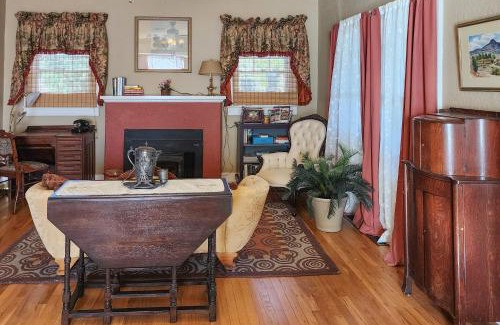 Truth or Consequences Casa | Eclectic Home Walk to Town and Bath District!