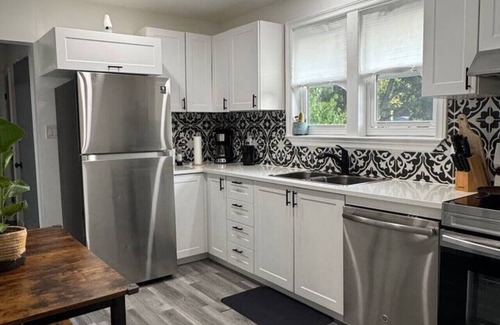 London Casa | Eclectic Old East 3BD in Entertainment District