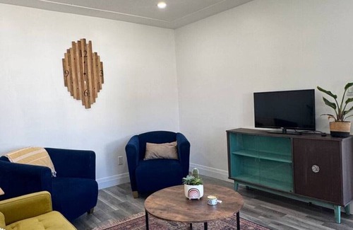 London Casa | Eclectic Old East 3BD in Entertainment District