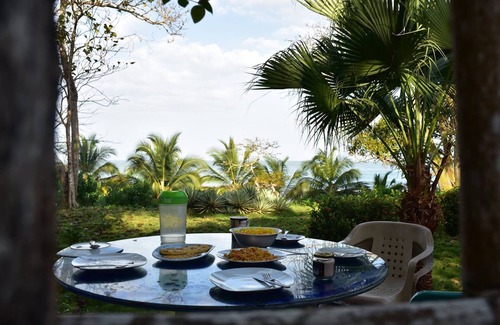 Monitos Cabina | Eco-hotel con cabañas frente al mar. Rodeado de naturaleza