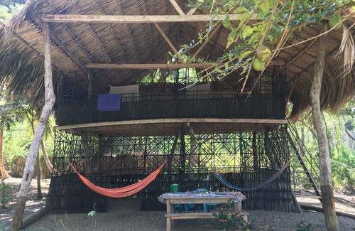 Monitos Cabina | Eco-hotel con cabañas frente al mar. Rodeado de naturaleza
