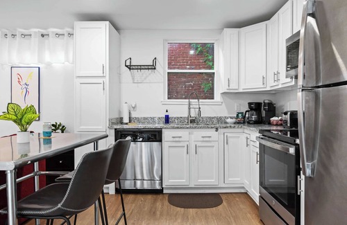 Phoenix Hill Apartamento | Eco & Work-Friendly Stay Near NuLu & Downtown | #1