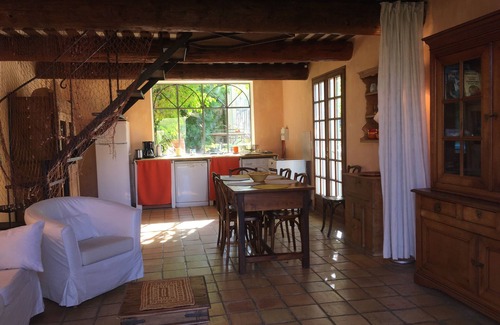 Lagnes Casa | Ecolodge "Au Fil de l'Eau". Swimming pool in inner garden. Near Isle/Sorgue.