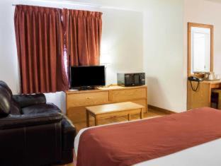 West Old Town Cabina | Econo Lodge Albuquerque Old Town