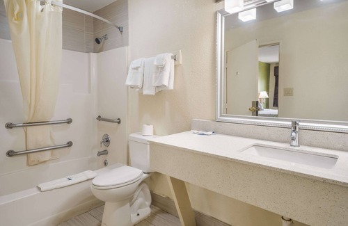 Forest Park Hotel | Econo Lodge Atlanta Airport East