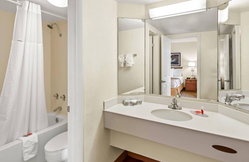 Augusta Hotel | Econo Lodge Augusta North - Washington Road