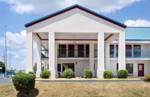Canton Cabina | Econo Lodge Canton I-55