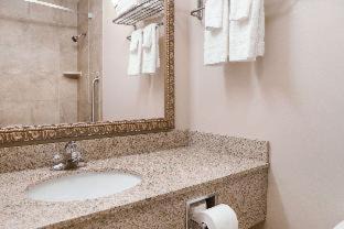 Corfu Cabina | Econo Lodge Darien Lakes