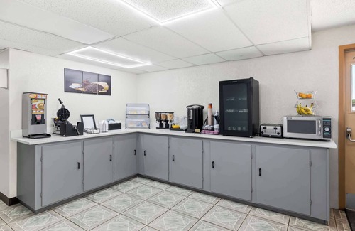 Emporia Hotel | Econo Lodge Emporia