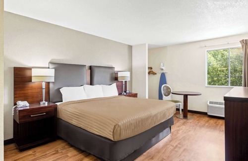 Emporia Hotel | Econo Lodge Emporia