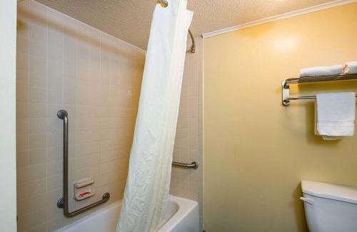 Garden City Cabina | Econo Lodge Garden City - Savannah