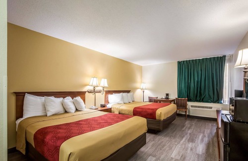 Fairview Heights Hotel | Econo Lodge Inn & Suites Fairview Heights - St. Louis