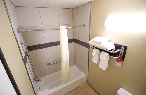 Fallbrook Hotel | Econo Lodge Inn & Suites Fallbrook Downtown