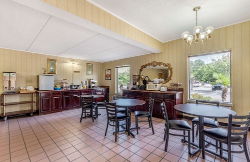 Lugoff Hotel | Econo Lodge Inn & Suites