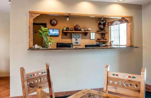 Southside Hotel | Econo Lodge Inn & Suites