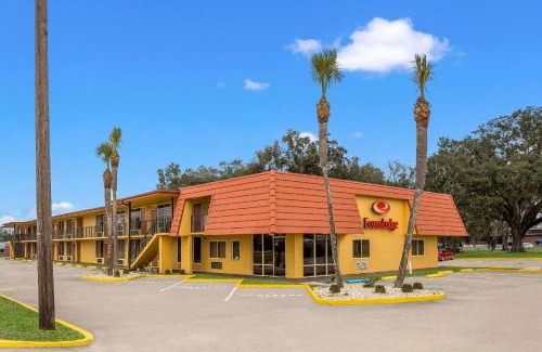 Boys Ranch Cabina | Econo Lodge Live Oak