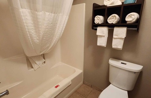 Ortonville Hotel | Econo Lodge