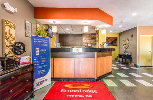 Southwest Topeka Hotel | Econo Lodge Topeka at Wanamaker