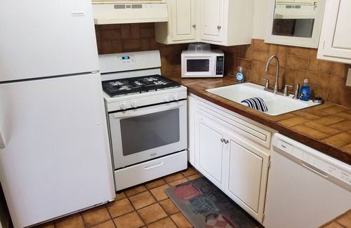 Central Oklahoma City Condominio | Economy near Baptist Hospital, 2 Bedroom Condo #202