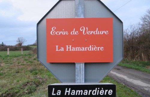 Sainte-Suzanne-and-Chammes Casa | Ecrin de Verdure