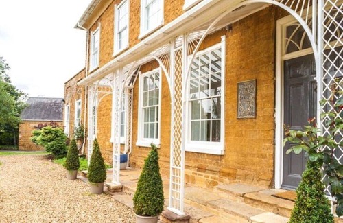 Earls Barton Casa | Ecton House - Exclusive Hire for up to 14 guests