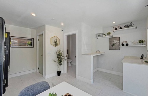 Barrier Island Apartamento | Eden Collection Studio Steps to Beach!