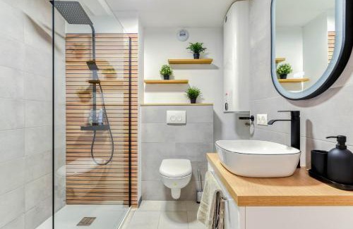 Anatole France Apartamento | EDEN SUITE - Jacuzzi - Parking - Clim by Narbana