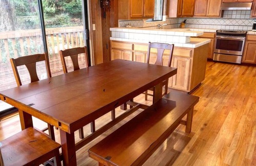 Inverness Casa | Edgemont | Modern Escape, Stunning Views & Comfort