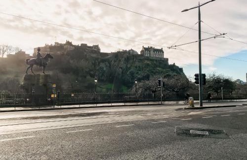 Blackburn Cabina | Edinburgh Guest Room