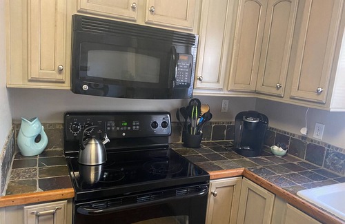 Edisto Island Casa | ★ recién lanzado! 3BR / 2BA Edisto Retreat - Walk to Beach ★