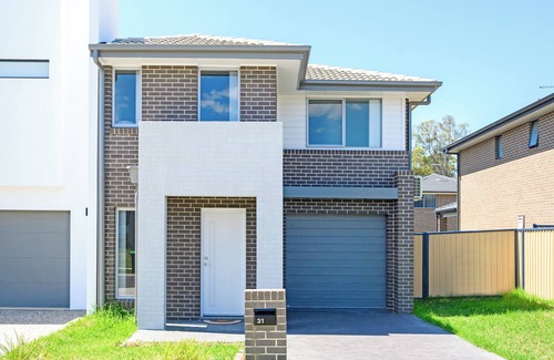 Edmondson Park Casa | Edmondson Park Modern 4 Br House Parking