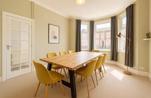 Grangetown Apartamento | Edwardian City Centre House For Big Groups, Offroad Parking & Hot Tub!