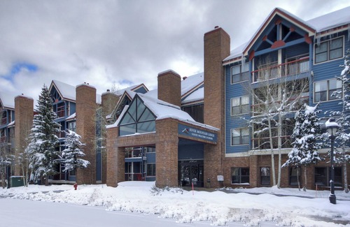 Historic District Apartamento | Prime Breck Location at River Mountain Lodge Studio