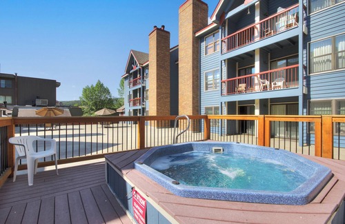 Historic District Apartamento | Prime Breck Location at River Mountain Lodge Studio