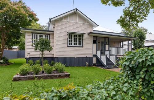 East Toowoomba Casa | Effortless Elegance & Charm!