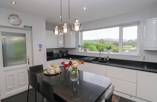 Gosforth Cabaña | EILDON LODGE, pet friendly, with a garden in Gosforth