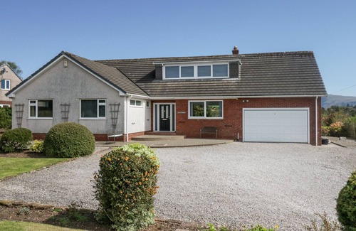 Gosforth Cabaña | EILDON LODGE, pet friendly, with a garden in Gosforth