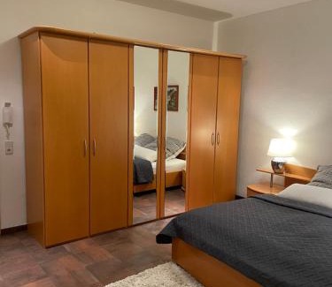 Aue Apartamento | Einraum Ferienwohnung im Zentrum