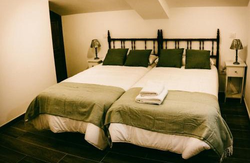 Hueva Casa | El Aprisco, con piscina climatizada en Hueva-Guadalajara